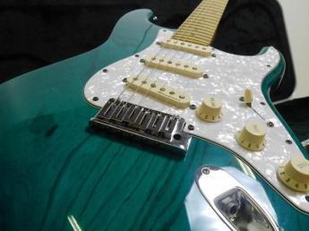 Fender USA エレキギター American Deluxe Stratocaster2000